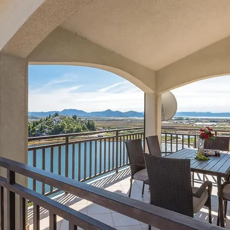 2 Bedroom Lovely In Ploce 아파트