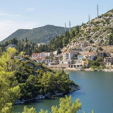 2 Bedroom Lovely In Ploce 아파트