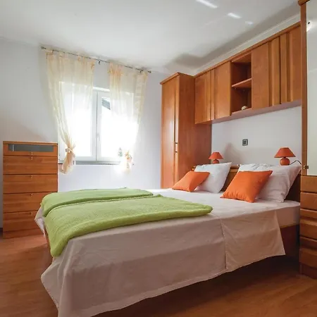 2 Bedroom Lovely In Ploce 아파트