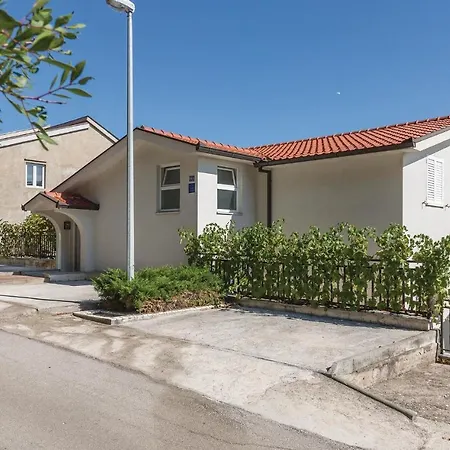 2 Bedroom Lovely In Ploce Ploce (Dubrovnik-Neretva)