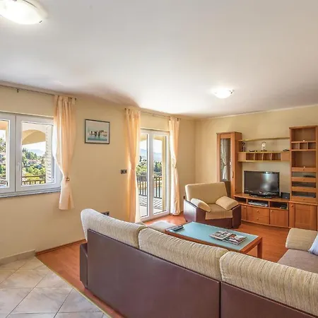 2 Bedroom Lovely In Ploce Ploce (Dubrovnik-Neretva)