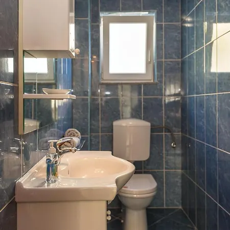 2 Bedroom Lovely In Ploce Apartment *